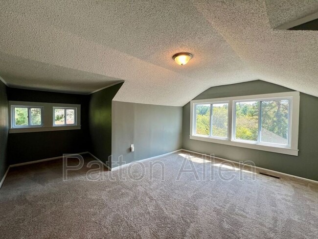 Building Photo - 15 Woodbine Rd