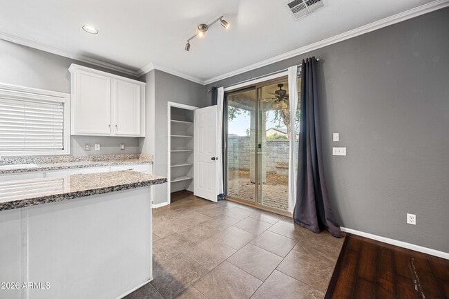 Building Photo - 10923 W Elm St