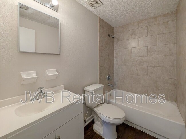Building Photo - 5202 La Ventura Ct E