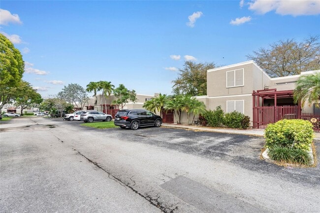 Building Photo - 1391 W Fairway Rd