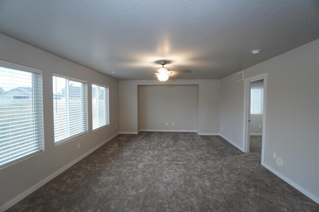 Building Photo - 13776 S Piano Ave