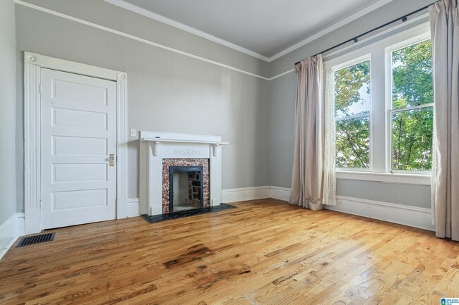 Building Photo - 3716 6th Ave S