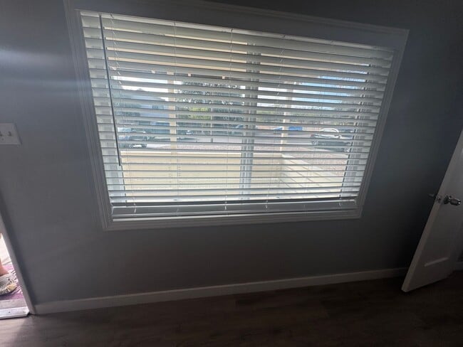 Building Photo - 3 bedroom, 1 bath Single Family Home