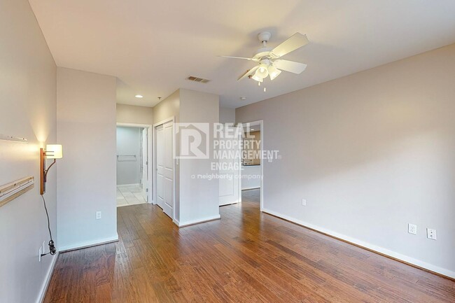 Building Photo - 2 Bedroom Condo Available for Rent in the ...