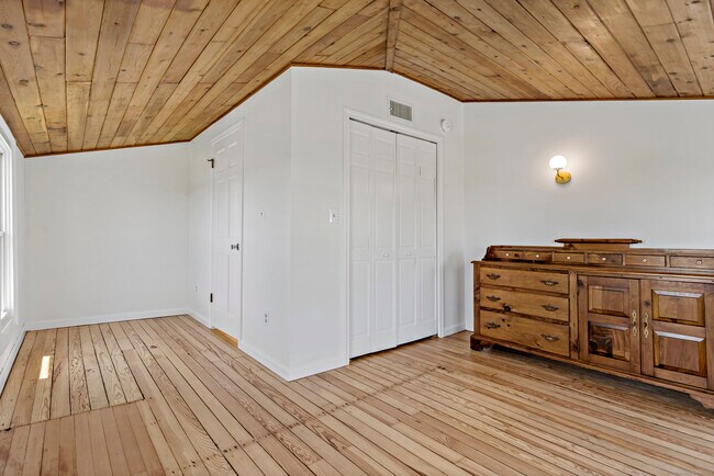 Building Photo - 14 2nd Ave