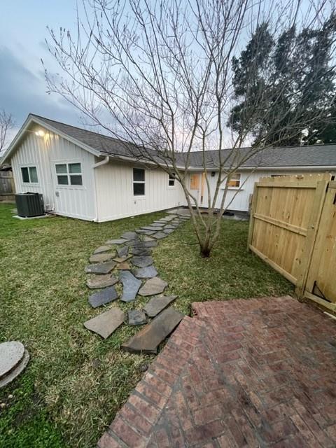 Building Photo - 7034 Sharpview Dr