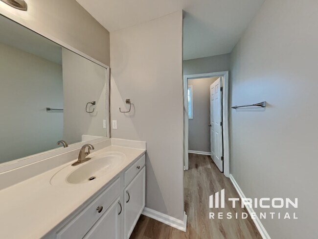 Building Photo - 731 Longitude Way