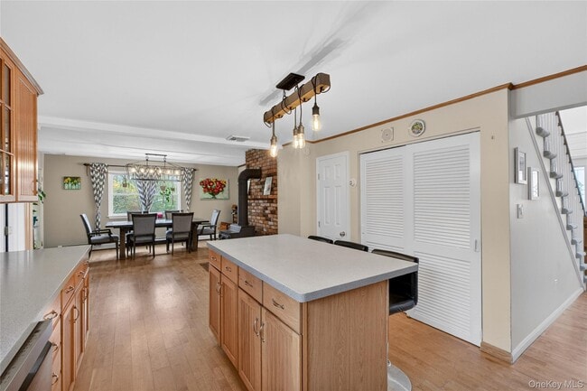 Building Photo - 22 Blossom Hill Dr