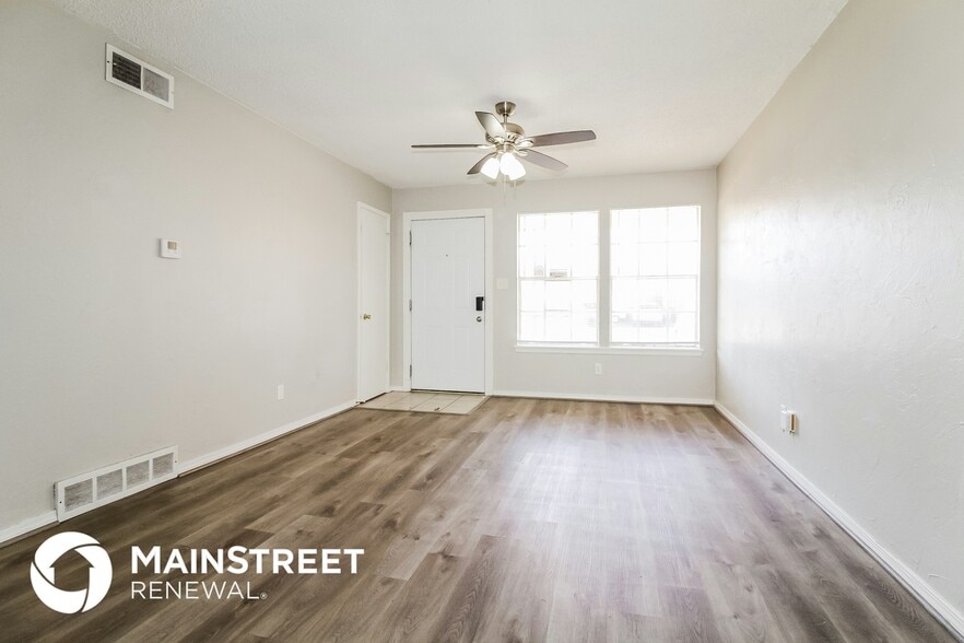 Building Photo - 808 Lotus Ave