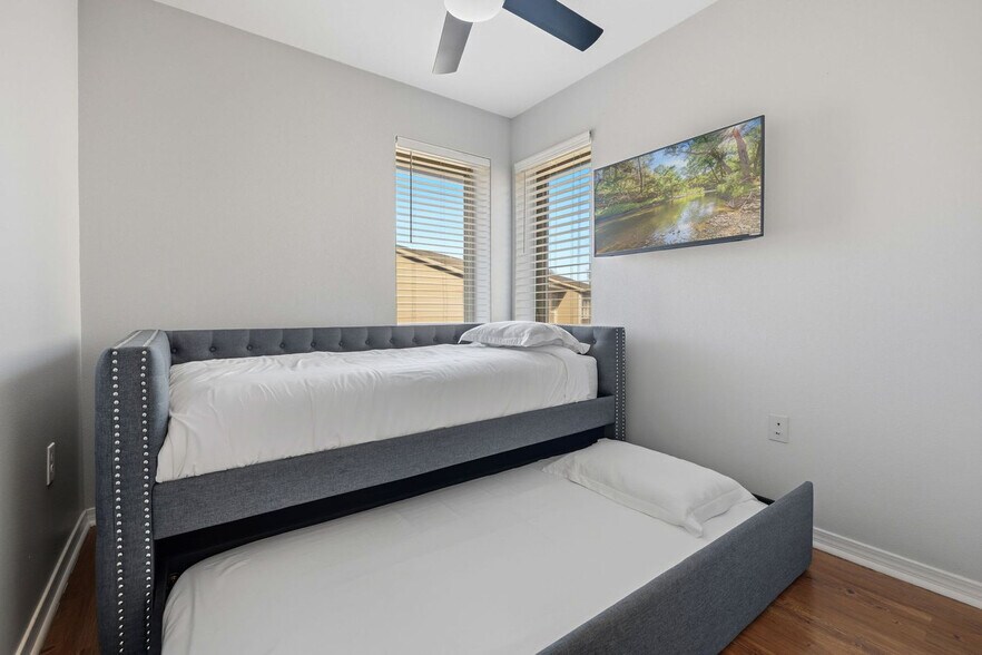 Building Photo - 1852 N Scull Creek Dr