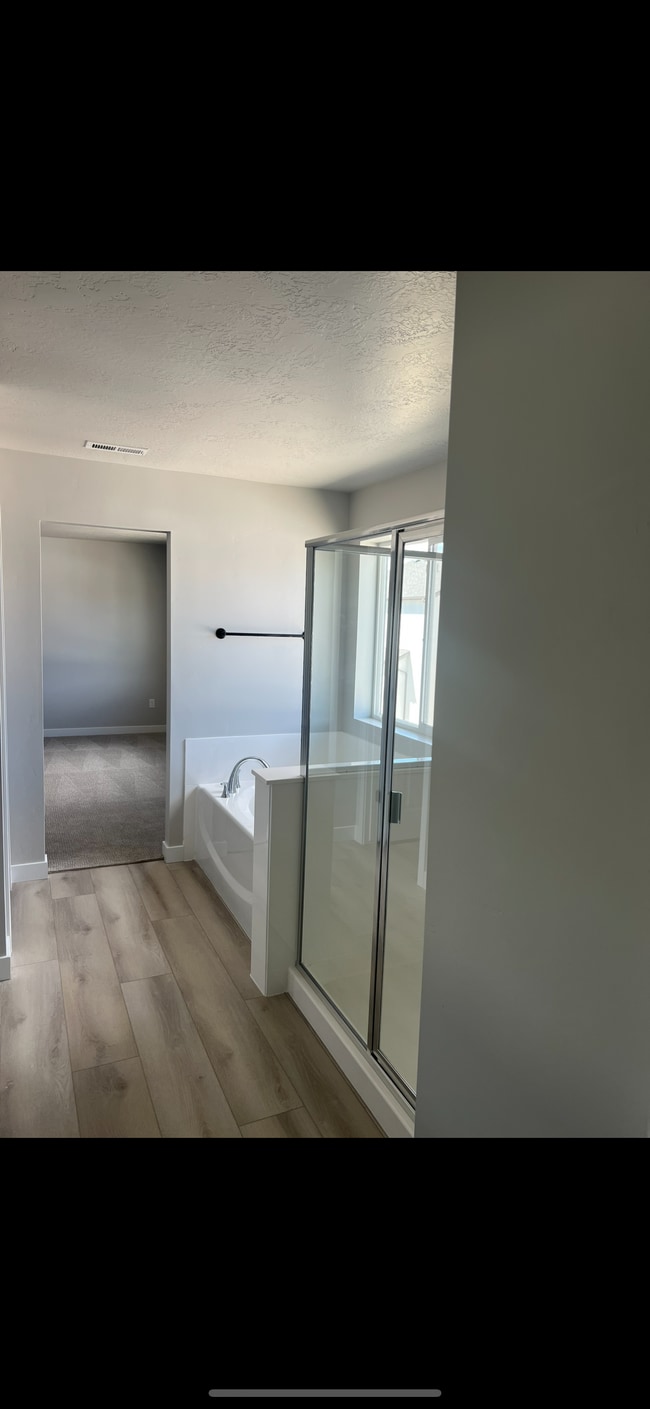 Building Photo - 339 East Mistilake