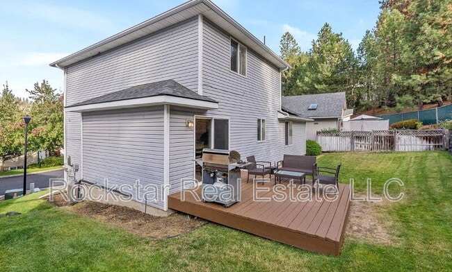 Building Photo - 607 W Persimmon Ln