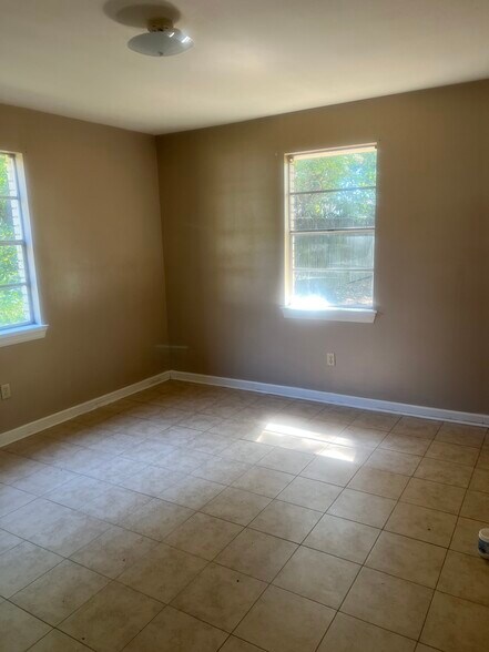 Building Photo - 416 E Cedar St