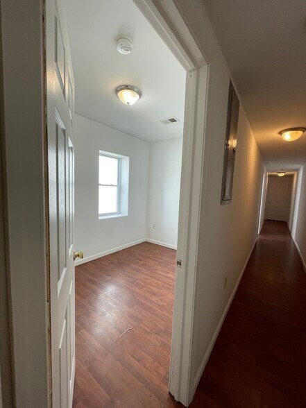 Building Photo - 6006 Chestnut St