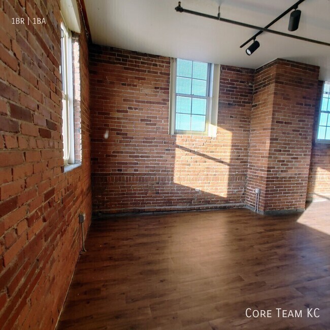 Building Photo - 204 Walnut St