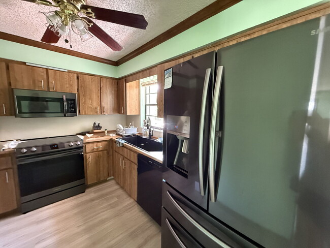 Building Photo - 6203 Emerson Dr