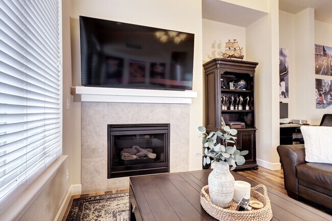 Building Photo - Private 2 bed 2 bath Condo in Inverness En...
