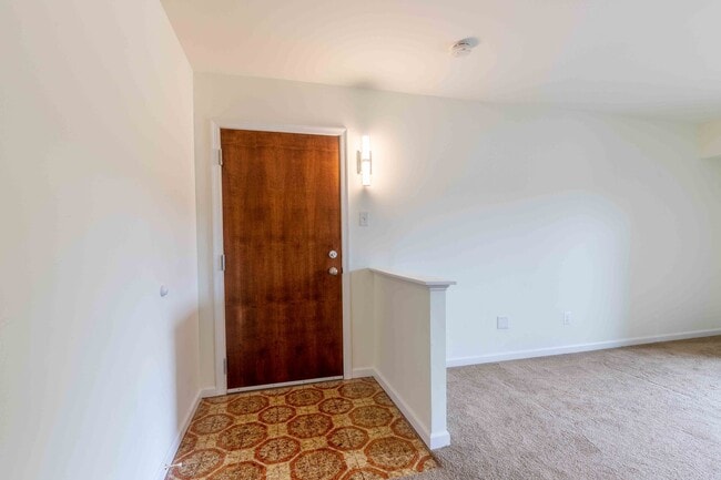 Building Photo - Private 2 Bedroom 1 Bath Condo in Goshen V...