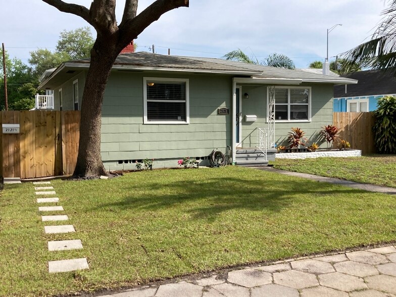 Building Photo - 2121 8th Ave N