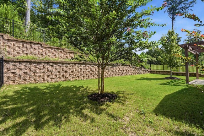 Building Photo - 438 Brk Pne Trl