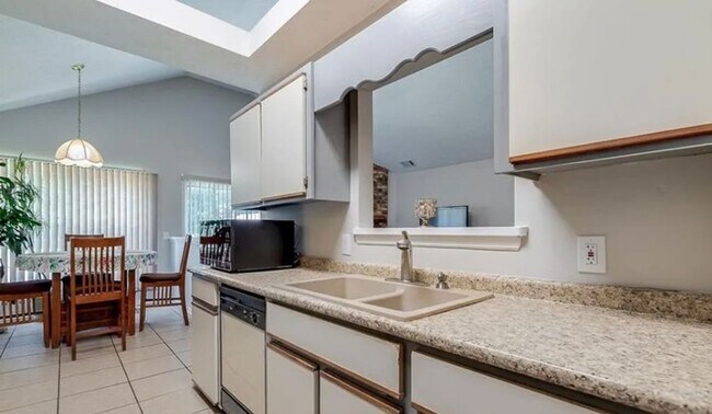 Building Photo - Cozy 3/2 Home located in Georgetown neighborhood