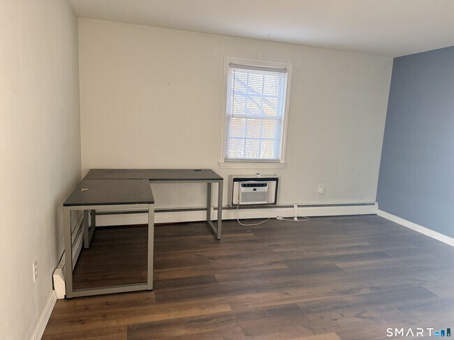 Building Photo - 5 Grandview Dr