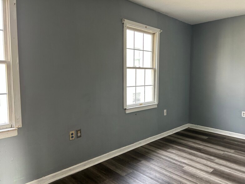 Building Photo - 201 Lock St