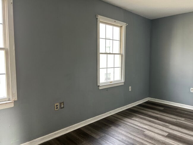 Building Photo - 201 Lock St