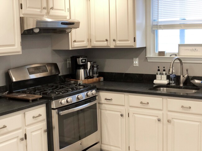 Newly renovated kitchen - 840 E Broadway