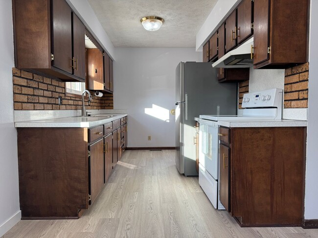 Building Photo - Comfortable 3-Bedroom Home with Park Access & Easy Commute