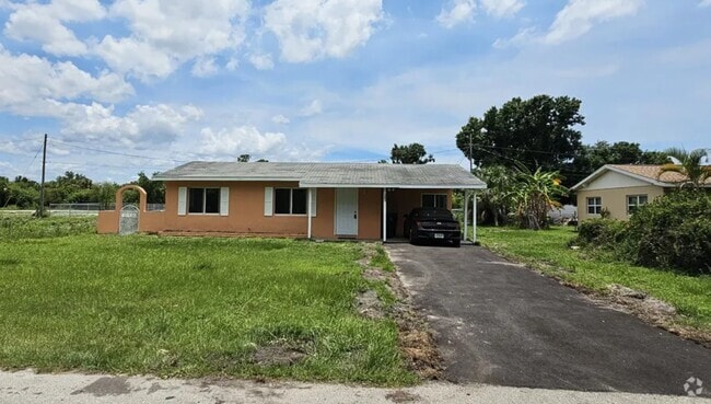 Building Photo - 1301 Ansin St
