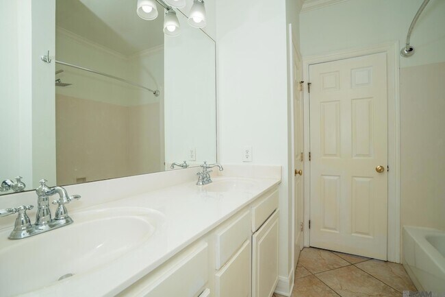 Building Photo - 12386 River Highlands Dr