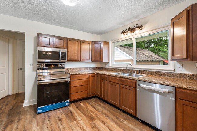 Building Photo - 1331 Phils Dr