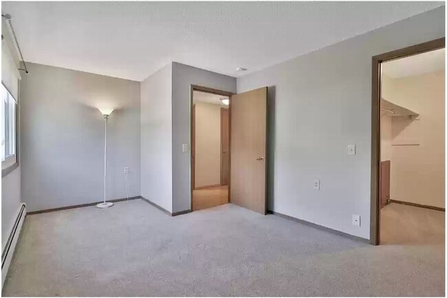 Building Photo - 4 Pine Tree Dr