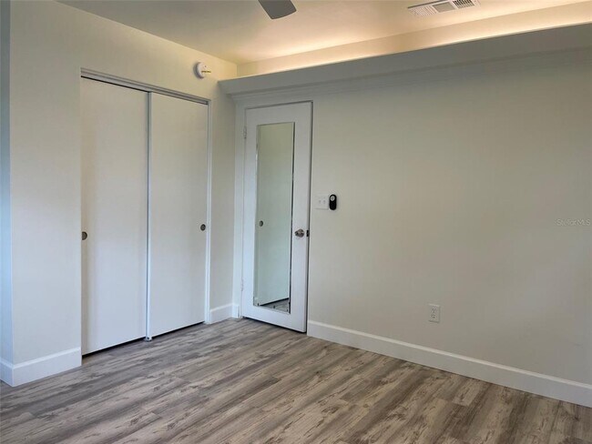 Building Photo - 1012 Lake Weldona Dr