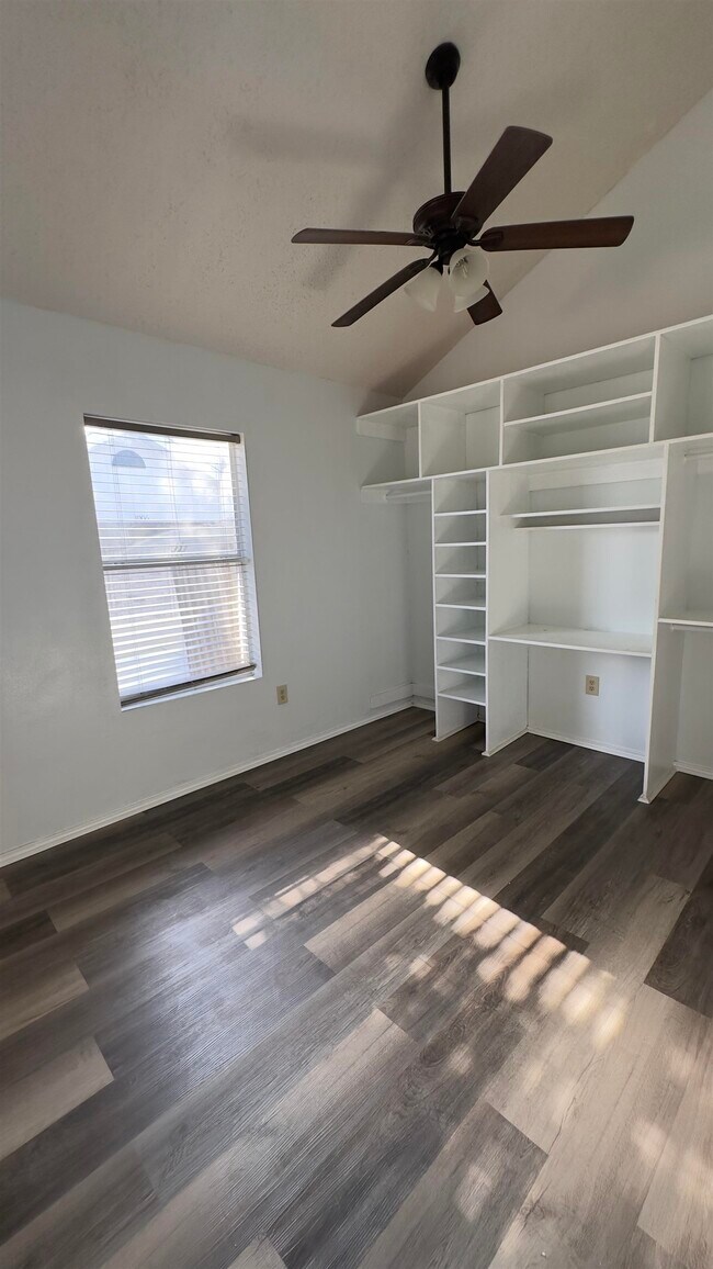 Building Photo - 1004 Minutemen Dr