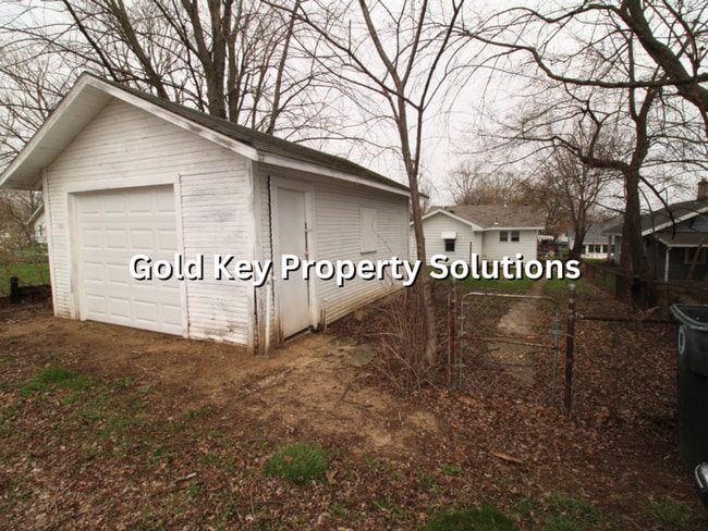 Building Photo - MUNCIE 3 BR 1 BA House with New Appliances and Garage (SECTION 8 APPROVED)