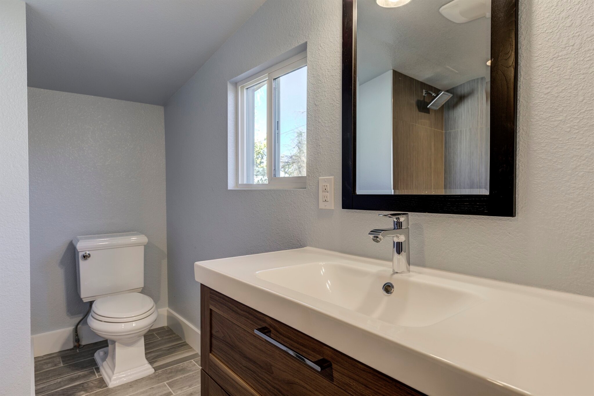 Bathroom - 915 Irving St