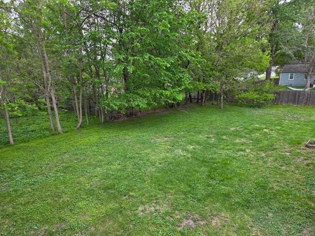 Building Photo - Updated 2 Bedroom / 1 Bathroom in Lee's Summit!!