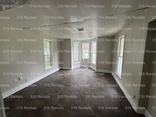 Primary Photo - $850 - 3 bed 1 bath - Single Family Home