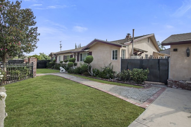 Gate from front yard to the back yard - 22658 Victory Blvd