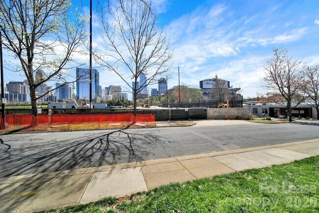 Building Photo - 804 Greenleaf Ave