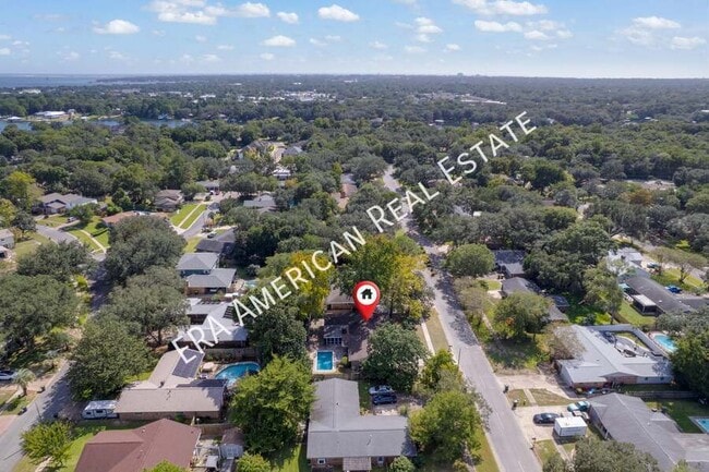 Building Photo - 614 Merioneth Dr NE