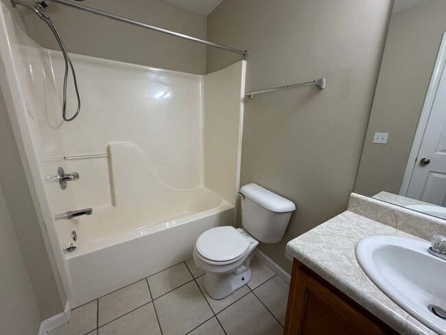 Building Photo - Nice 2/2.5 Townhouse in East Rome- $1,295