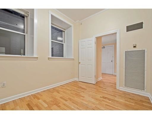 Building Photo - 416 Marlborough St