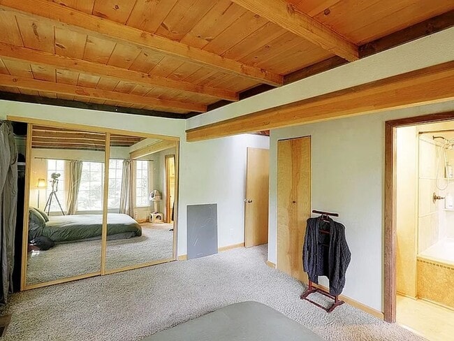 Building Photo - Cozy Mountain Hideaway