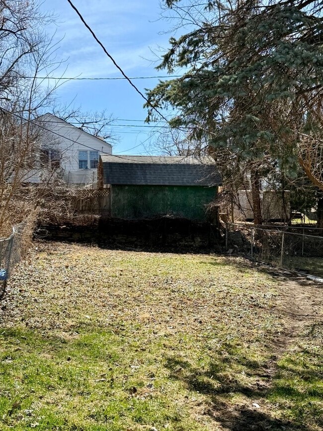 Building Photo - 3 Bedroom Morton Meadows Home for Rent - Close to Everything!