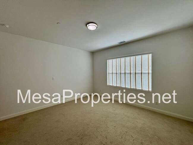 Building Photo - 10045 Goldenrod Ct