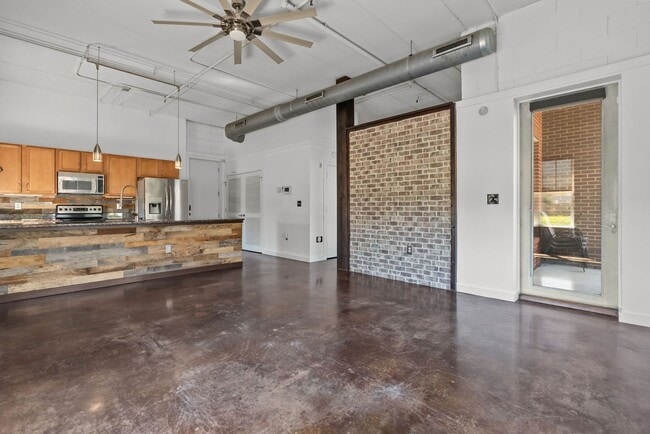 Building Photo - Oceanfront Condo – 2 Blocks from the Beach!