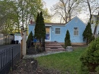 Building Photo - 32 Dewey St